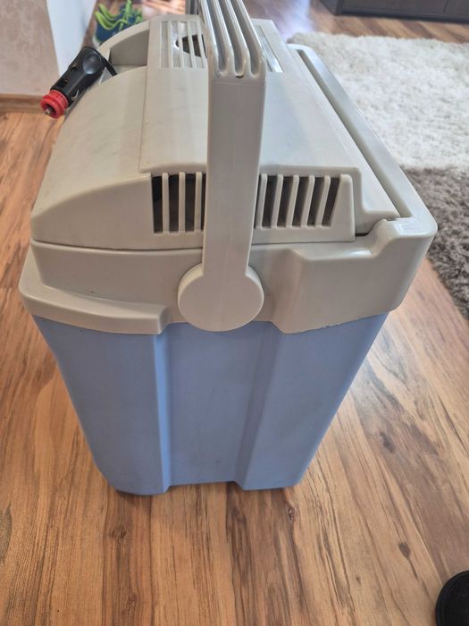 Lada frigorifica 12/230 V Electric Cooler E 28 S
