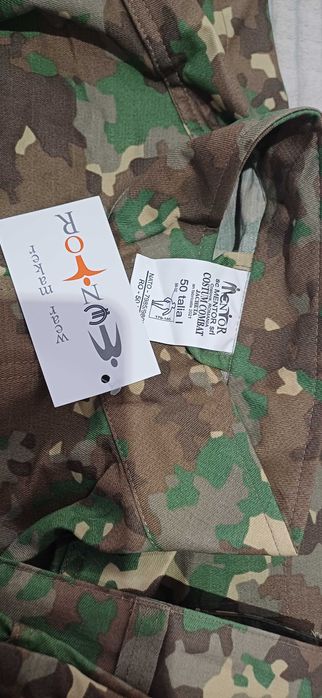 Tricouri combat, bocanci și costum intemperii.