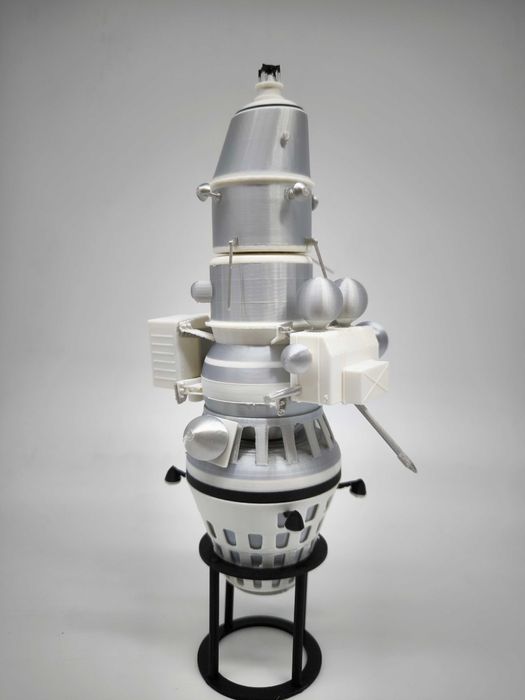 Луна-10, спутник Луны