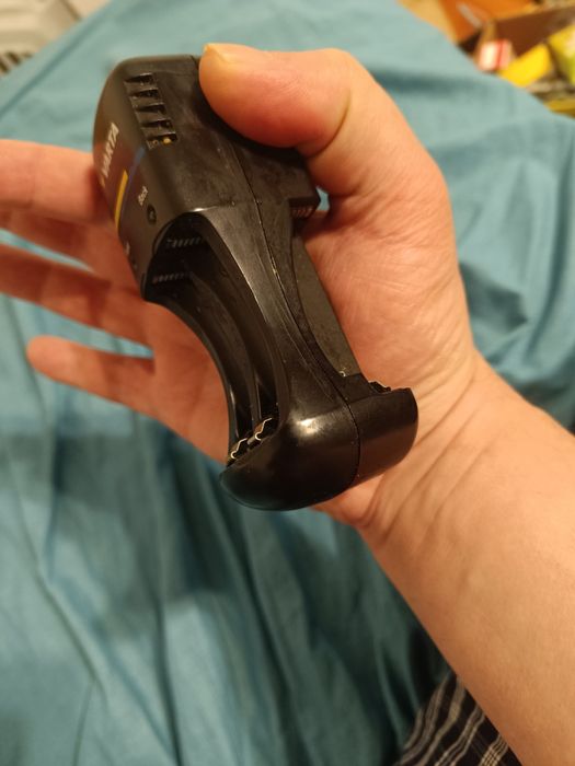 Încărcător acumulatori r3 r6