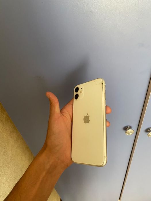 продам iPhone 11
