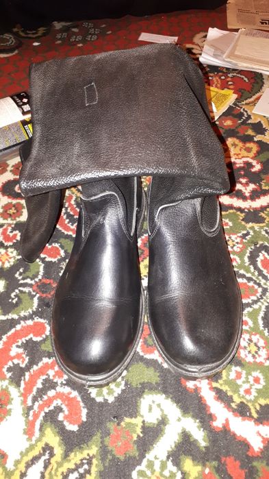 Аяк кийимлер сатылады