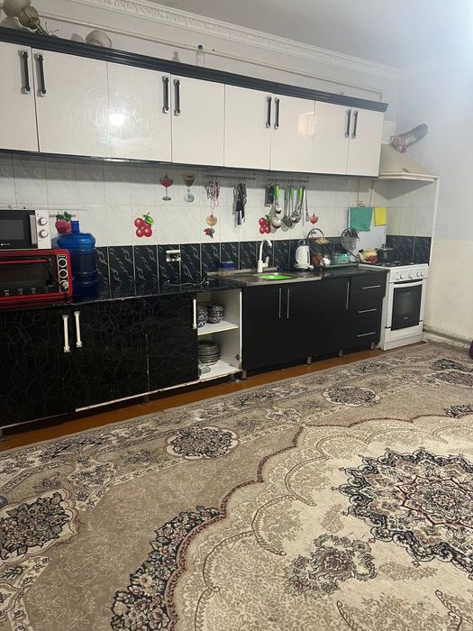 2 qavatli  olti xonali uy sotiladi