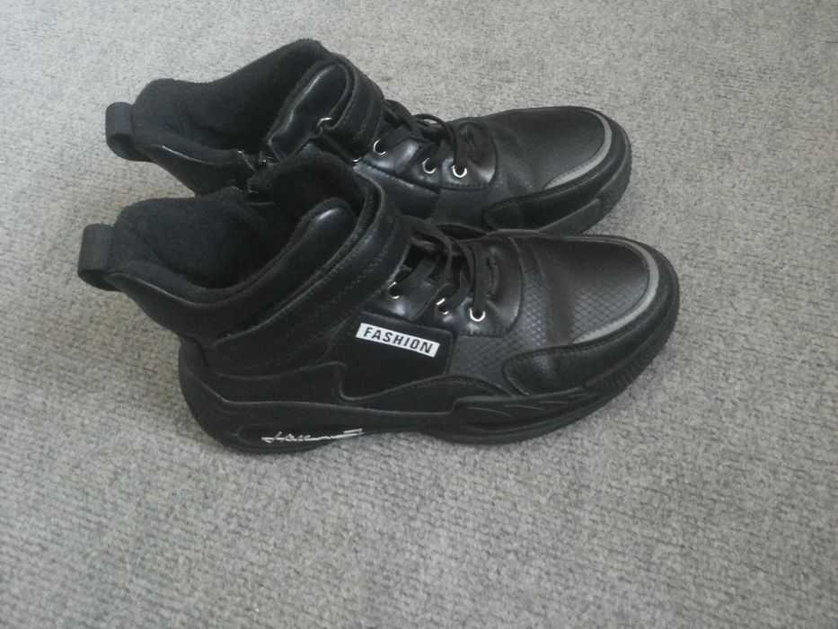 Детские подростковые кроссовки, ботинки. Размер 40