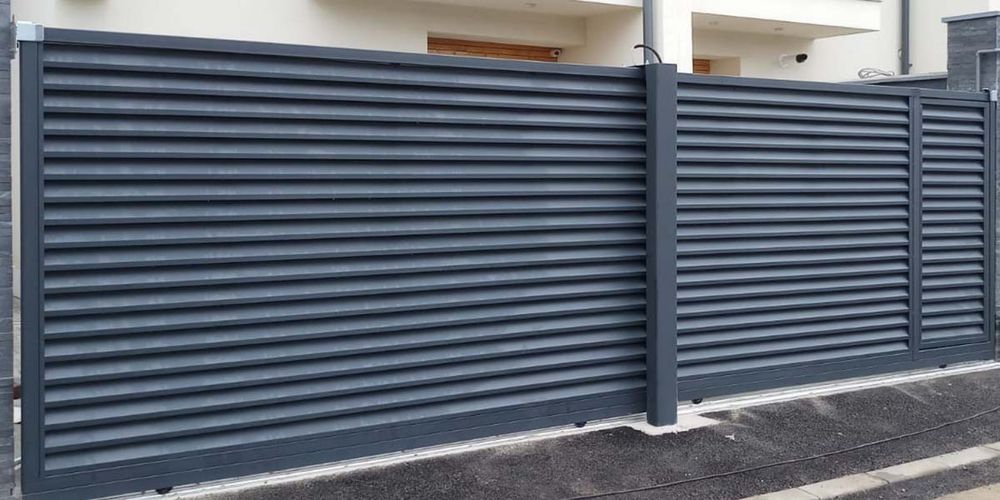 Construim garduri și porți exact după cerințele dumneavoastră (cu sau fără stâlpi de beton), cu fundație (sau fără fundație la cerere), la dimensiuni