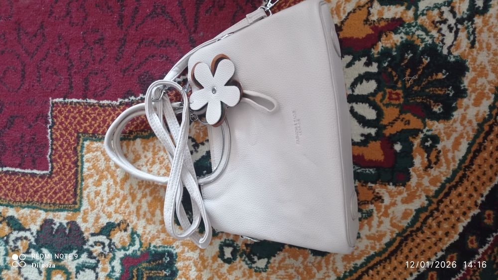 Yangi sumka sotiladi