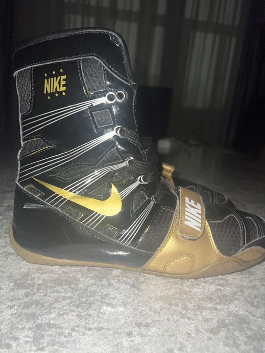 Боксерки найк+гантели.