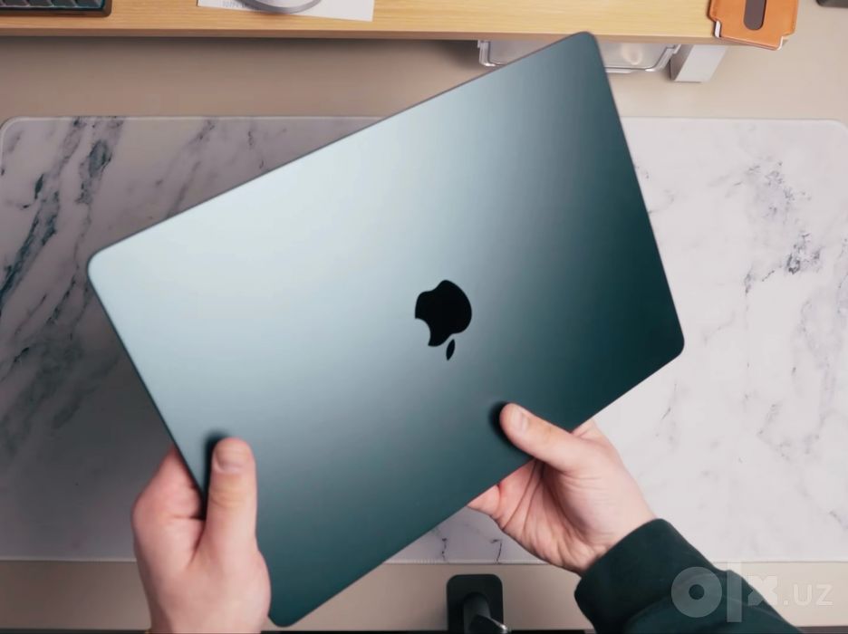 MacBook Air M3 99% 15 inch 16/256
