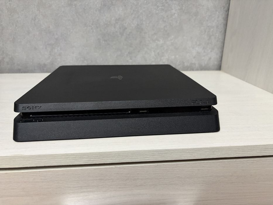 PlayStation 4 Slim
