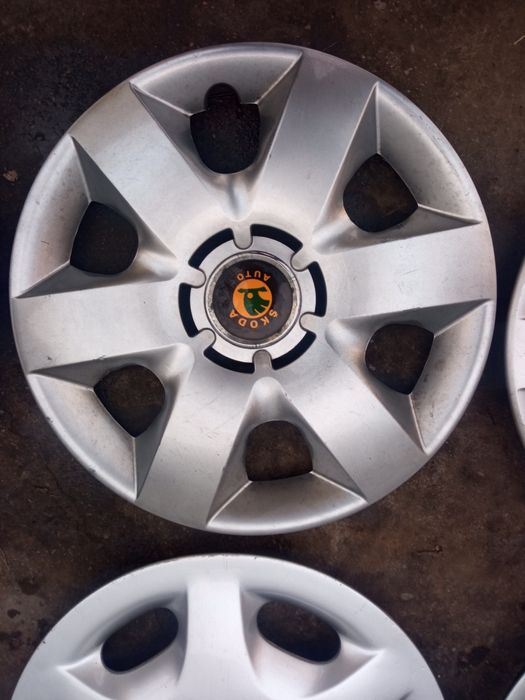 Capace originale pe 15 și 16, originale, la bucată