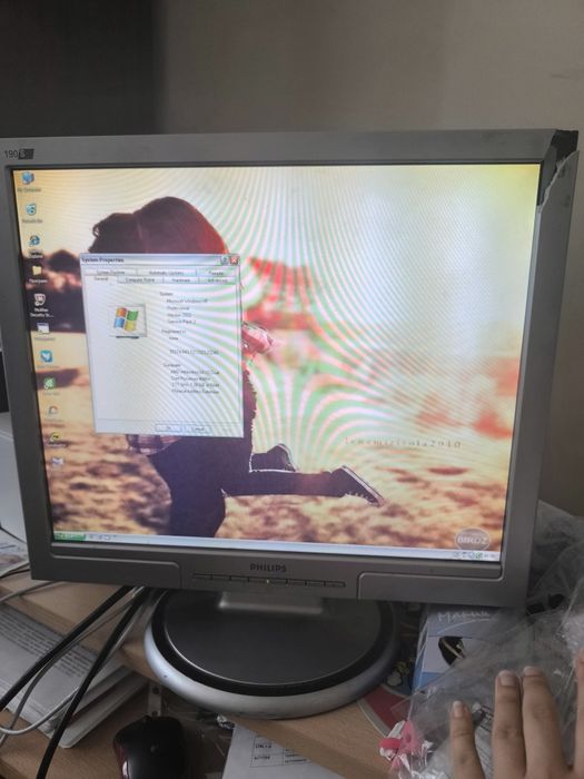 Компютър настолен , безжична мишка, клавиатура и монитор