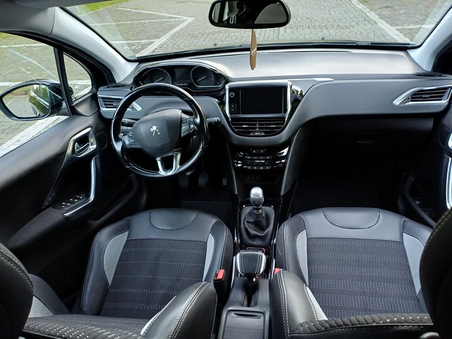 Vând Peugeot Model 2008 An 2019 Euro 6 Navigație Climatronic Camera