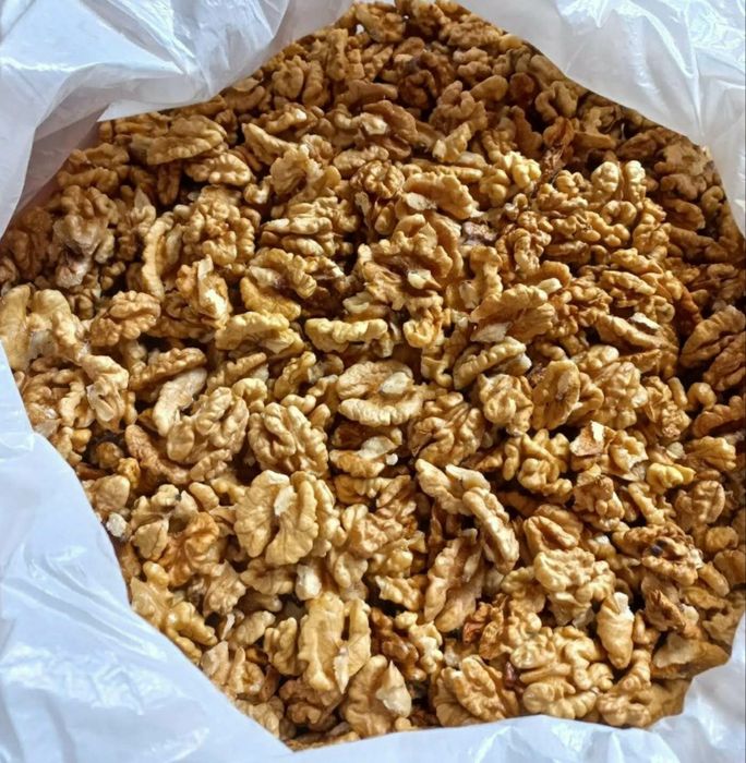 Miez de nucă 40 lei/ kg