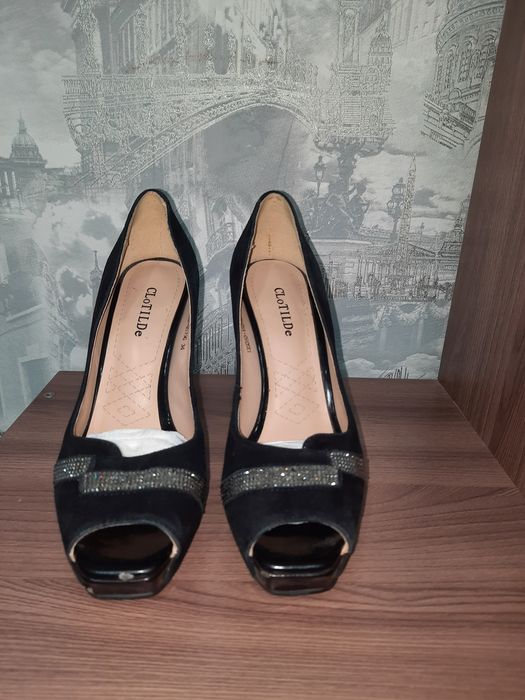 Продам босоножки