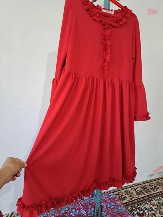 Қызыл көйлек сатылады