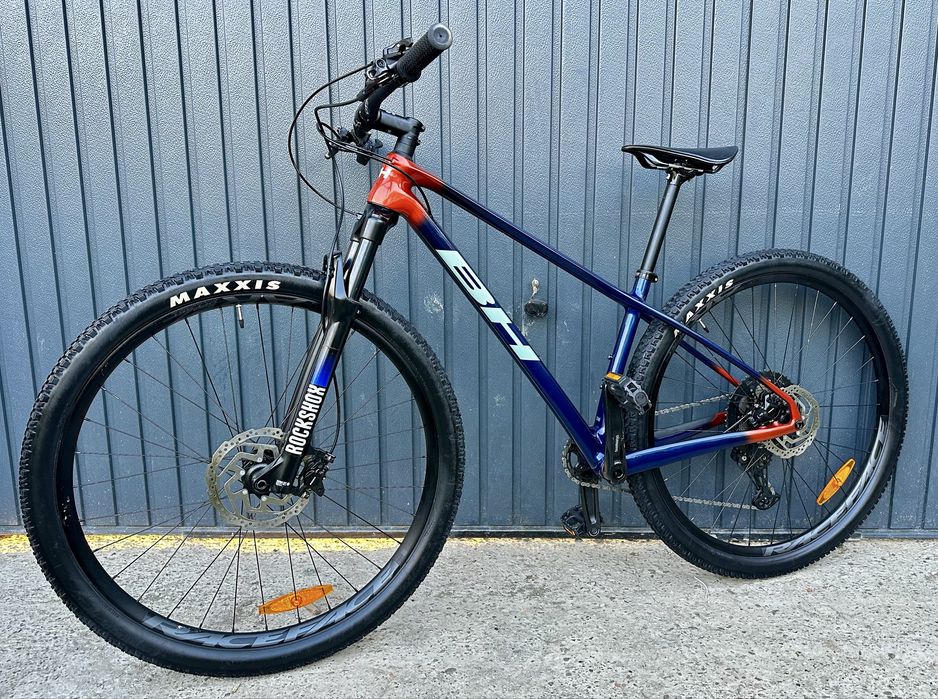 Vând bicicleta BH Ultimate Carbon R.C 7.5, roti 29,cadrul SM, 1x12