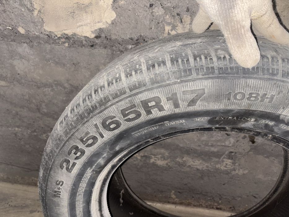 Продам шины 235/65R17