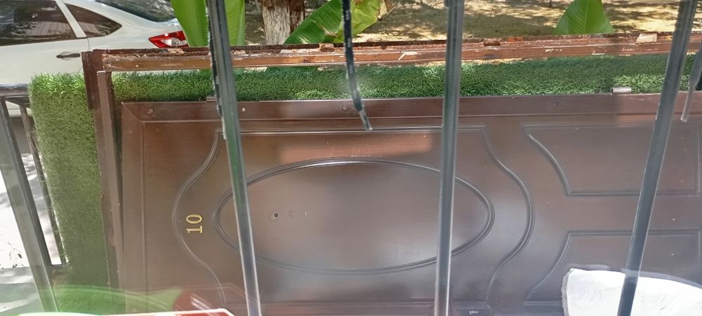 Продам железную дверь. Б/у.
