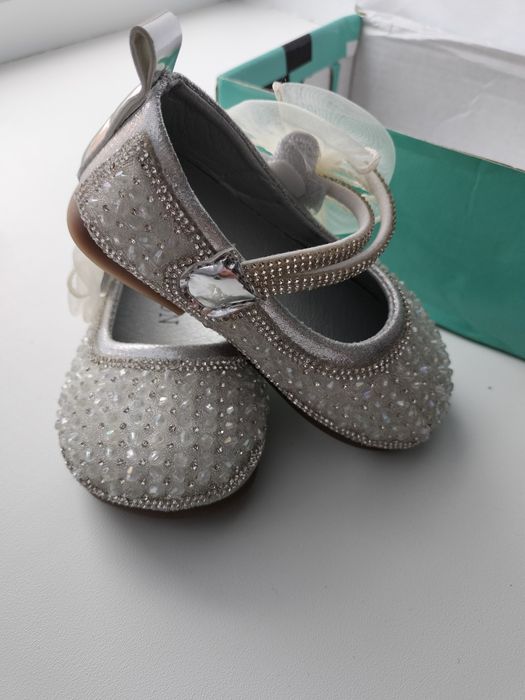 Продам новые туфельки.