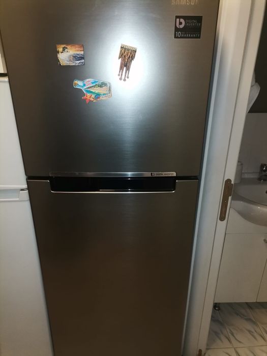 Vand 2 frigidere unul samsung unul albatros