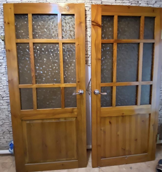 Продам деревянные двери, 2 шт