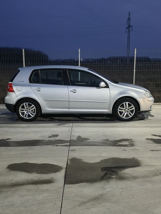 Vând mașina pe benzina