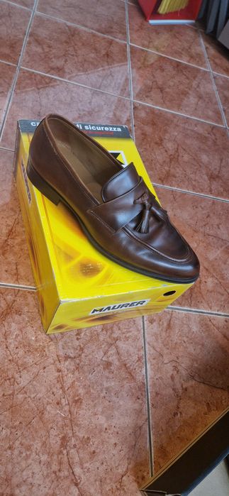 Vând doua perechi de mocasini maro mărimea 43 ambele