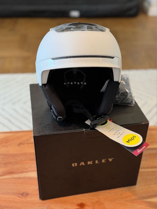 Дамска ски/сноуборд каска Oakley MOD5 – НОВА, размер M