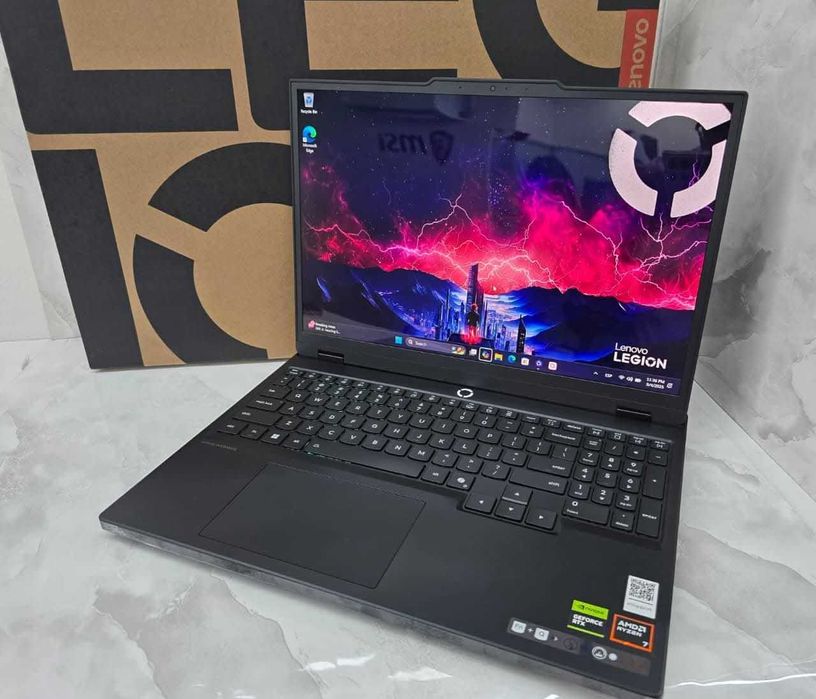 Lenovo Legion 5  R7 260 24GB DDR5 512GB SSD RTX 5060 8GB 2.5K OLED 15