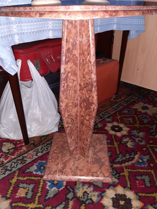 Masuta marmură  rosie