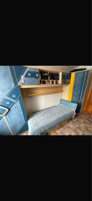 Продам спальный гарнитур в детскую