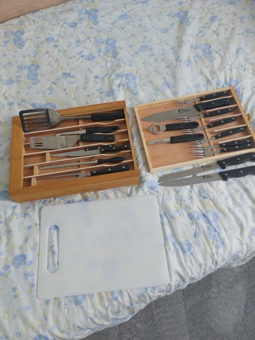 Комплект прибори за хранене и готвене
