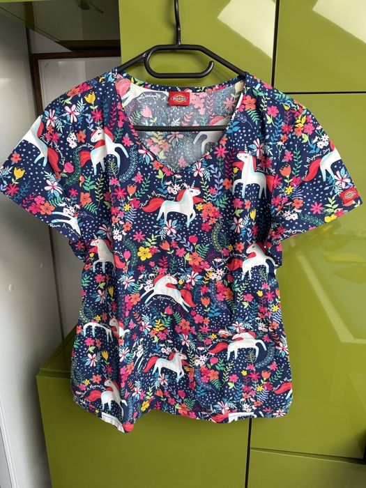 Uniforme medicale marime S - toate 250 Ron