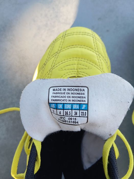 Бутонки за футбол