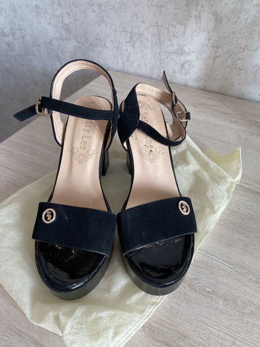 Туфли на высоком каблуке. Очень удобные!!!