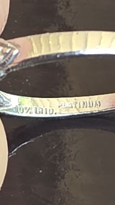 Продавам пръстен