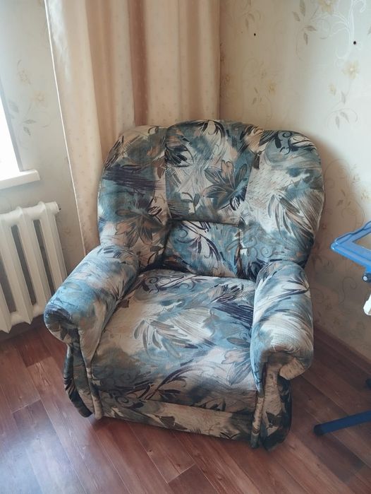 Диван раскладной и кресло