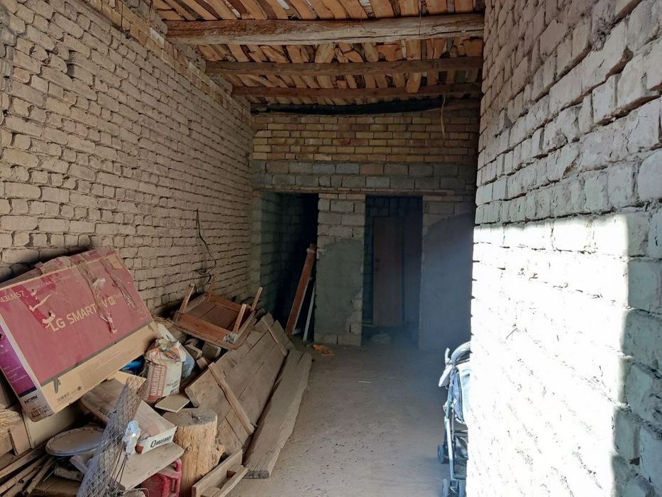 Продаётся дом в Янгиюле  ( 20 соток )