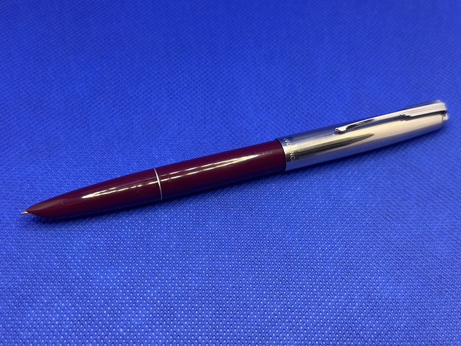 Stilou chinezesc Wing Sung rosu NOS