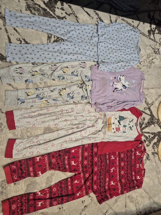 Lot pijamale fetite 4-5ani stare foarte buna
