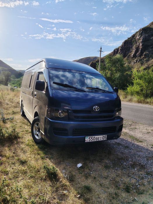 Toyota Hiace   14 мест