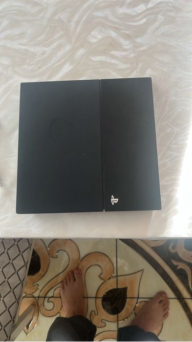 Продам плейстейшен 4