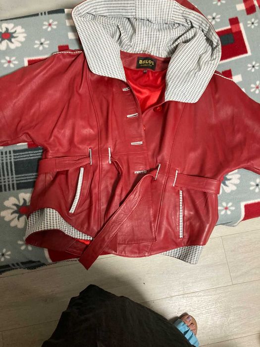 Кожено Яке със качулка ,червено ново голям размер