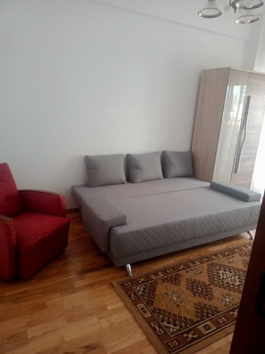 Închiriez apartament