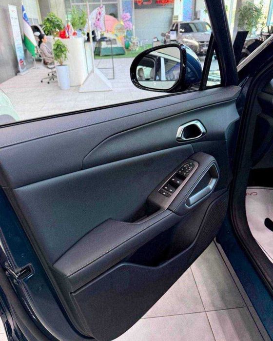 Byd yuan up elektor va gibrid barcha ranglaridan mavjud
