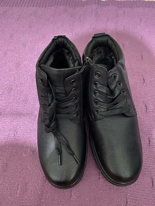 Безторг . Новые  сапоги  продам .