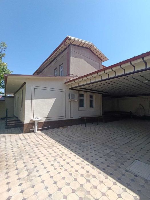 Ҳовли уй  сотилади (2 этажлик коттеж)