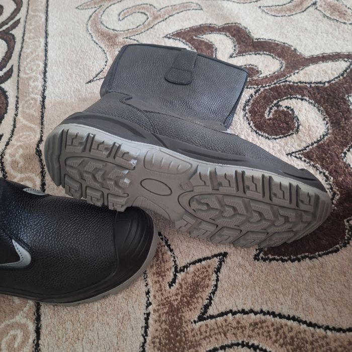 Продам спецобувь по 8000 тг