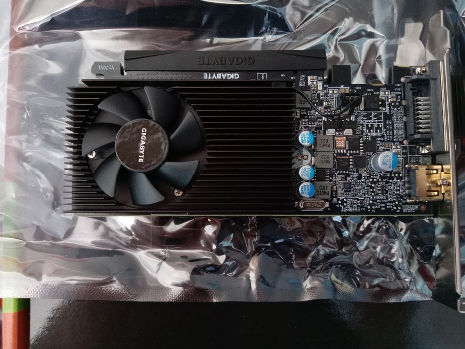 видеокарту Gigabyte GT 1030