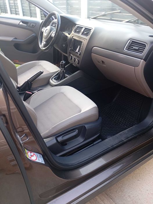 VOLKSWAGEN Jetta 2013 — imagine 5